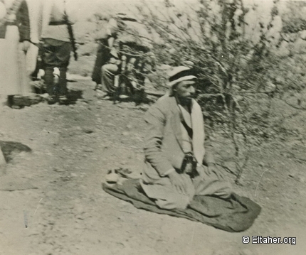 1936-1937 - Abdel-Rahim Haj-Mohamed praying